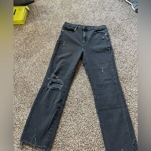Super cute ripped jeans!
